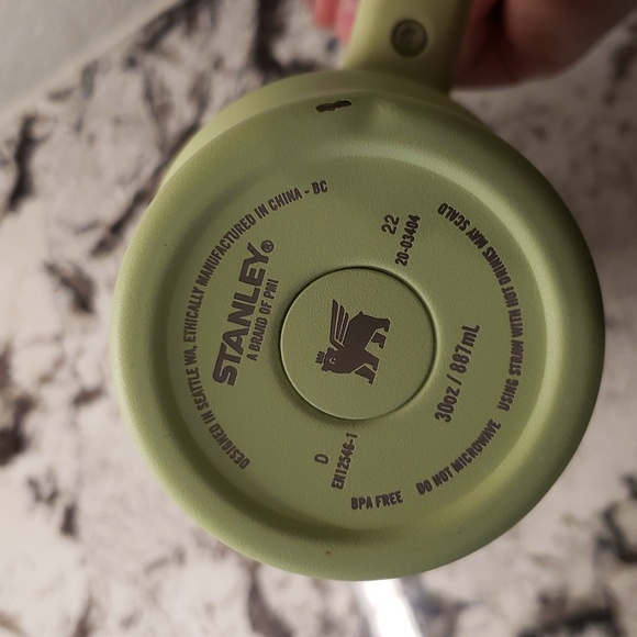 Stanley The Flowstate 30oz Quencher H2.0 Tumbler in Citron - Picture 4 of 8